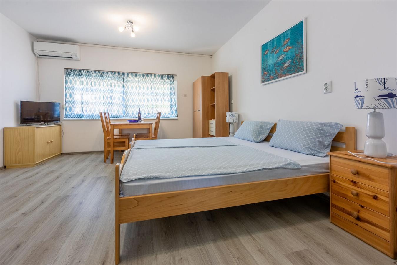Apartment image 8